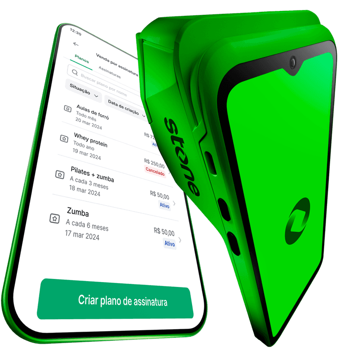 Celular com app Stone na tela de planos de assinatura ao lado da maquininha Stone