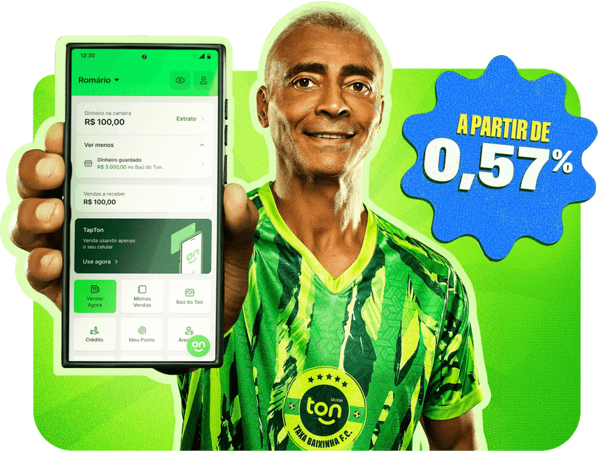 Romário segurando um celular que mostra o aplicativo do Ton