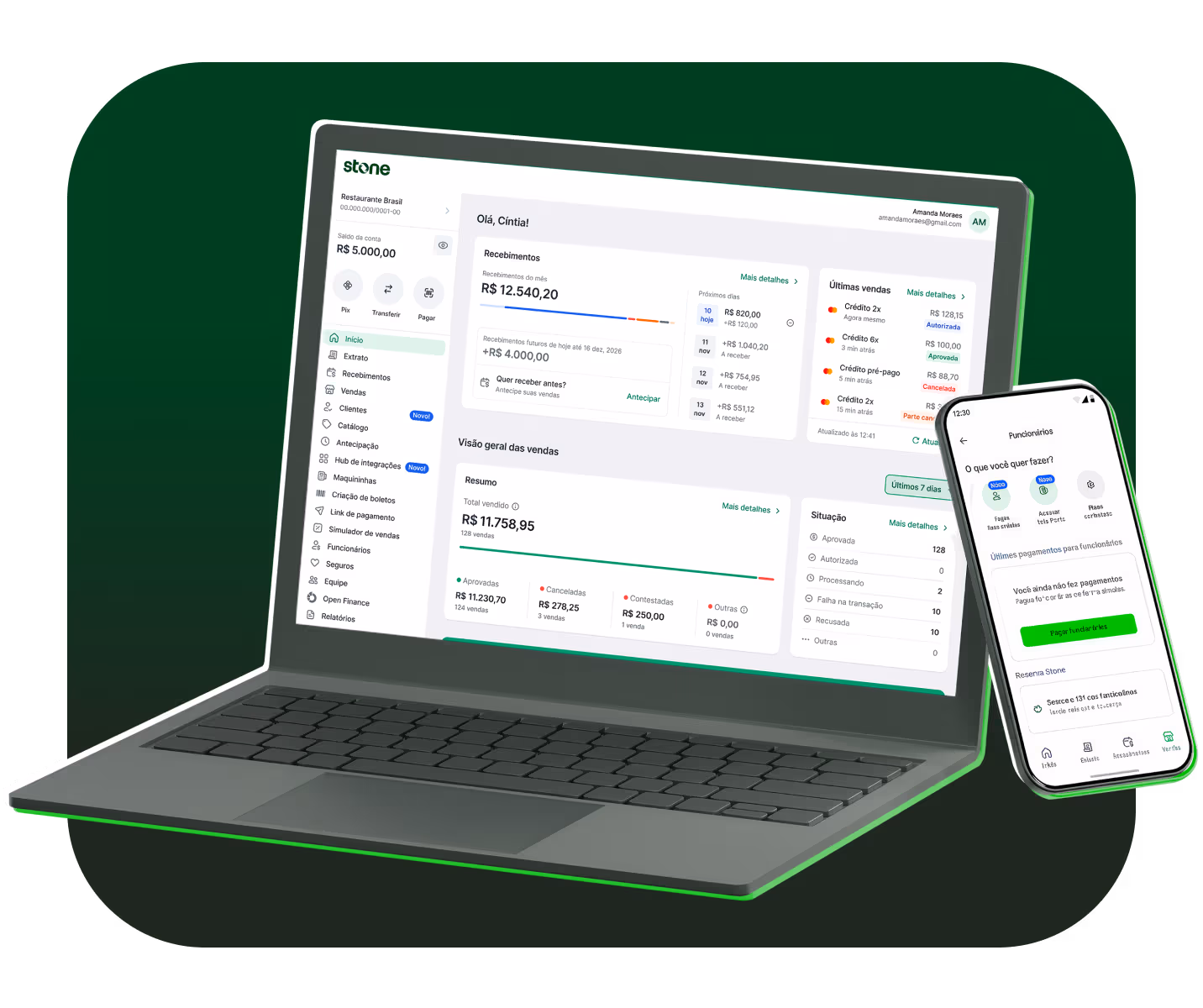 Laptop aberto com celular do lado mostrando dash de controle e sistema de pagamentos da Stone