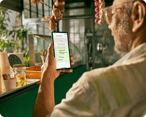 Empreendedora utilizando o Autenticador 3DS2 para ter mais agilidade em sua loja de roupas