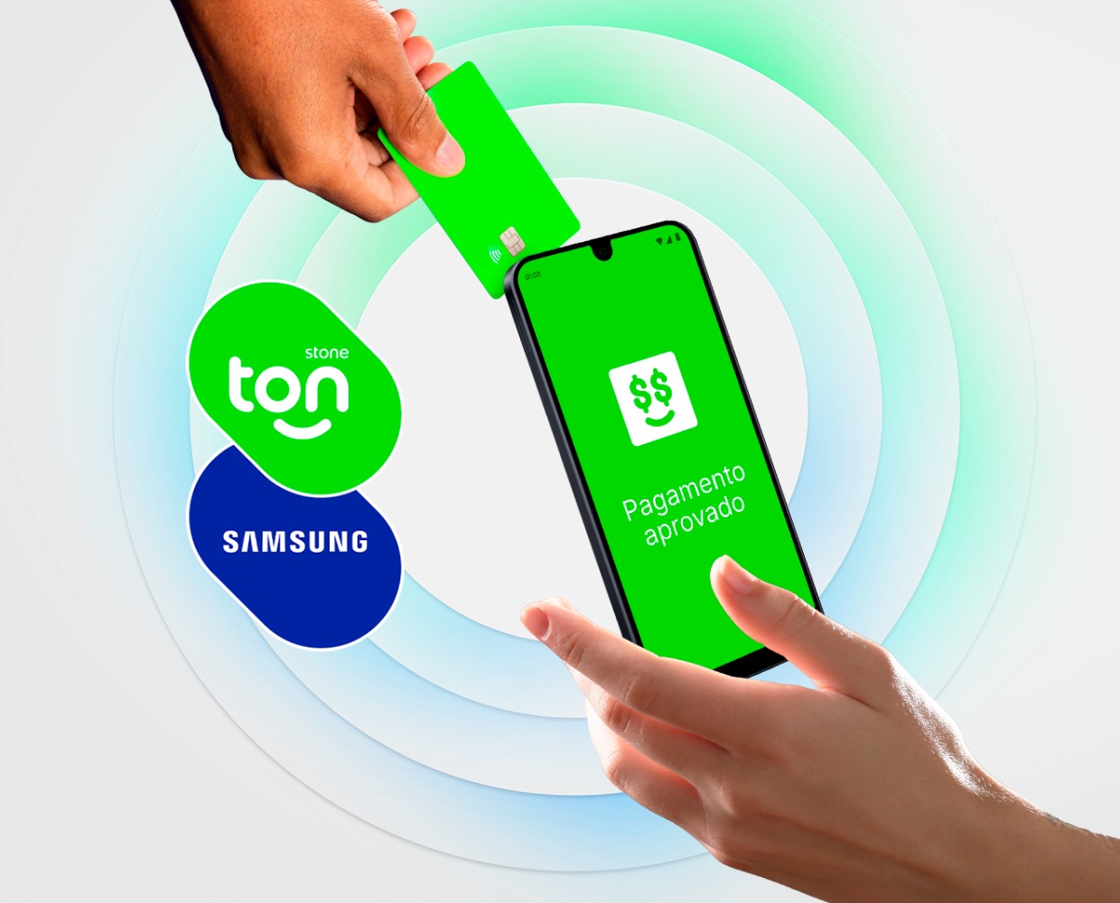Mão segurando cartão Ton fazendo pagamento aprovado no celular com logos Ton e Samsung