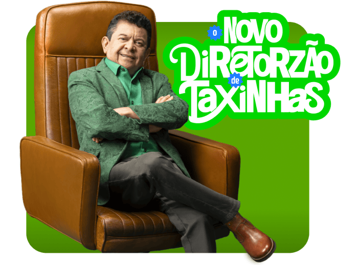Cantor sertanejo Solimões sentado em poltrona marrom com braços cruzados ao lado do texto Novo Direção de Taxinhas
